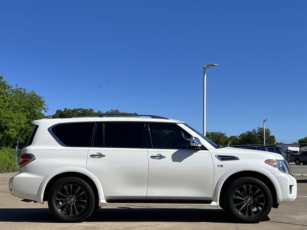 Used 2020 Nissan Armada Platinum w/ Captain's Chairs Package RWD image 3