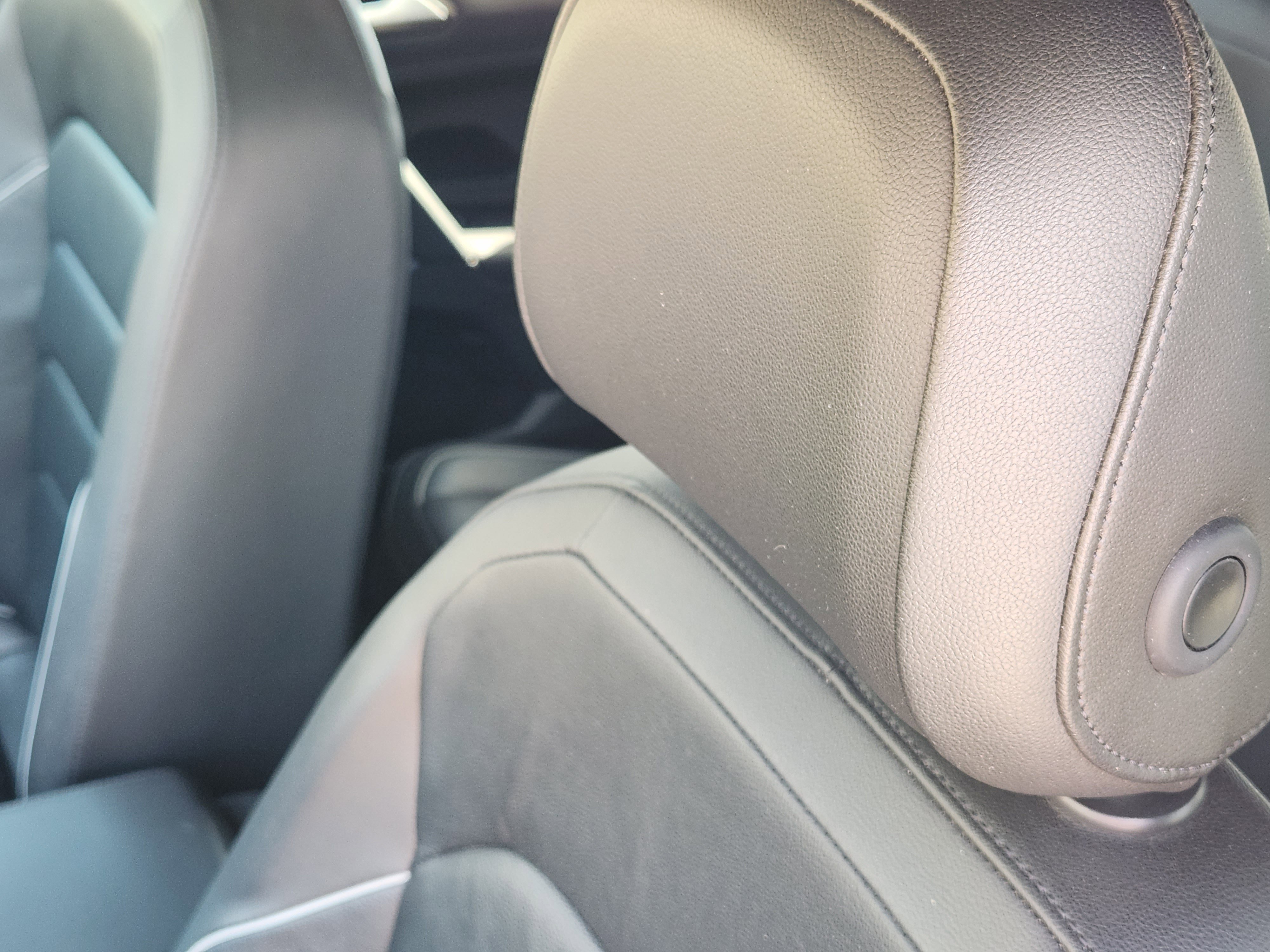 Used 2019 Volkswagen Tiguan SEL Premium image 15