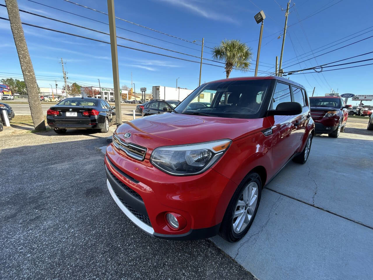 Used 2017 Kia Soul + image 5