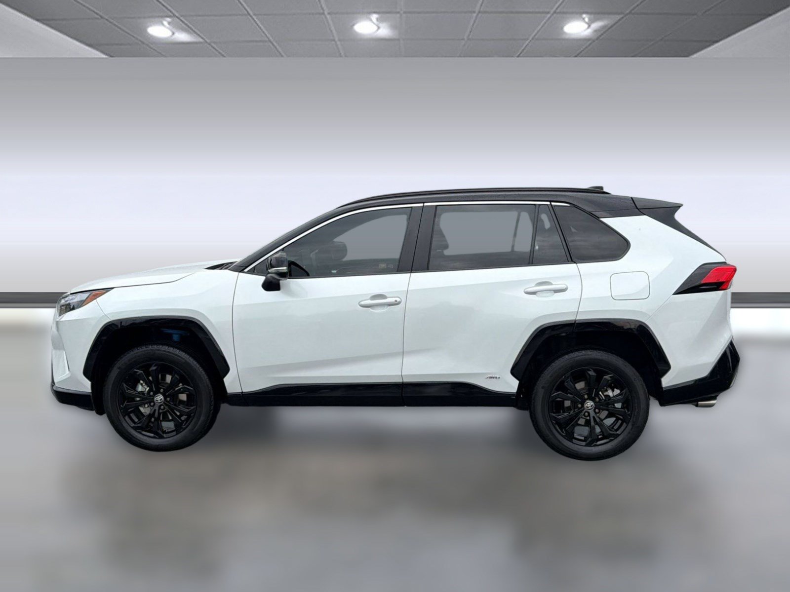 Used 2023 Toyota RAV4 XSE AWD/4WD image 2