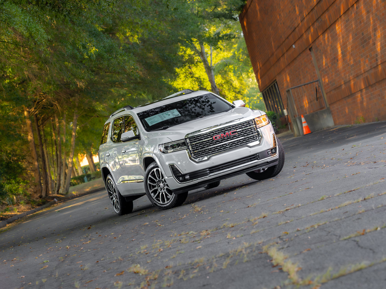 Used 2021 GMC Acadia Denali w/ Denali Technology Package FWD image 21