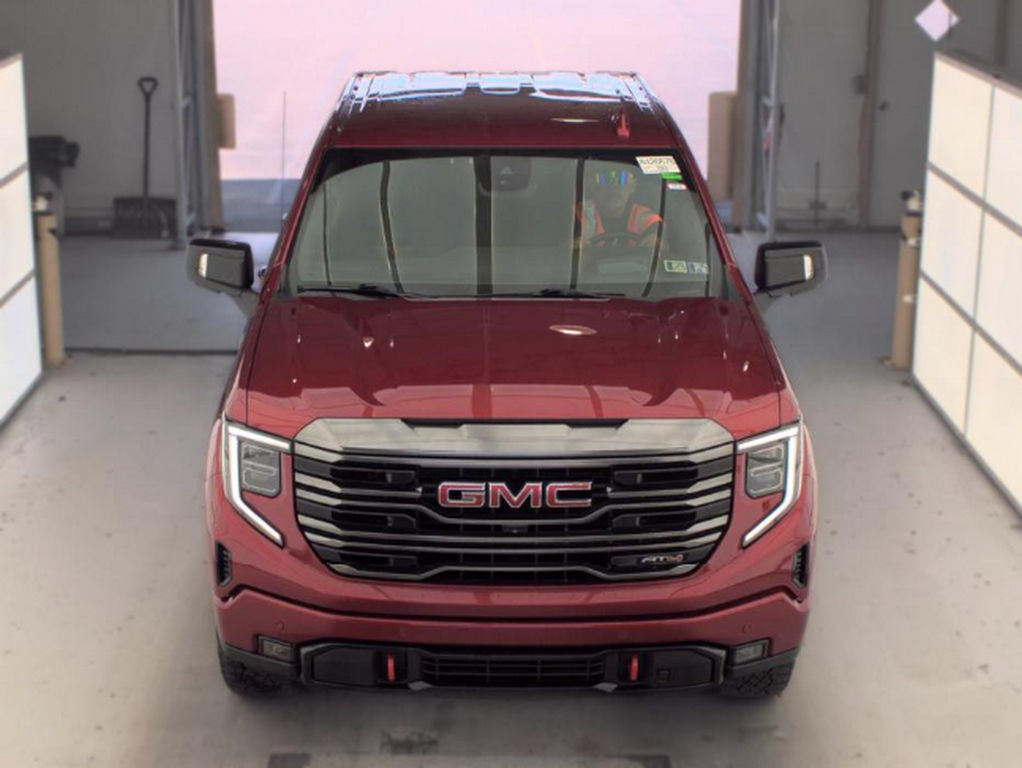 Used 2023 GMC Sierra 1500 AT4 w/ AT4 Premium Package AWD/4WD image 3