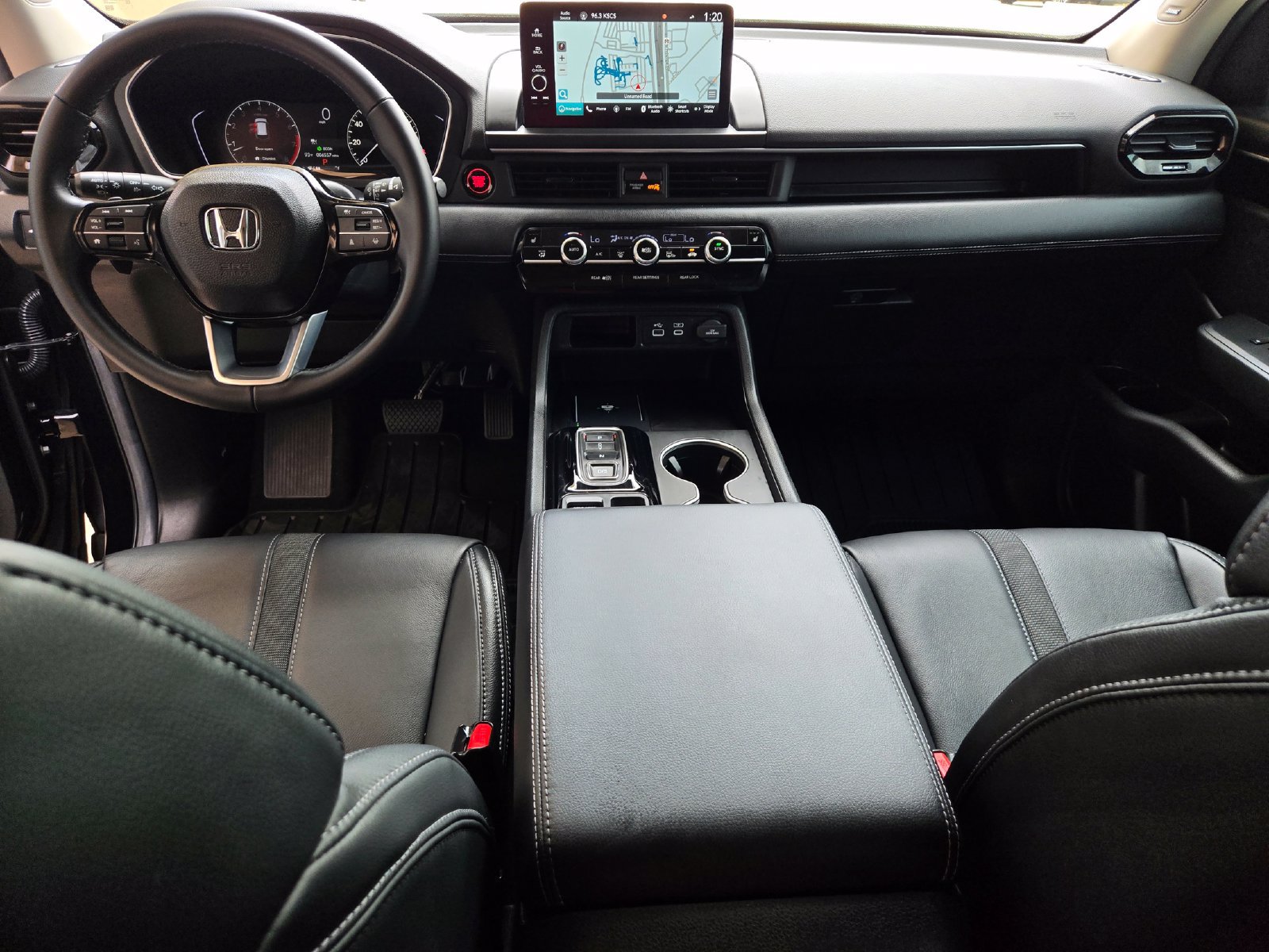 Used 2025 Honda Pilot Touring image 8