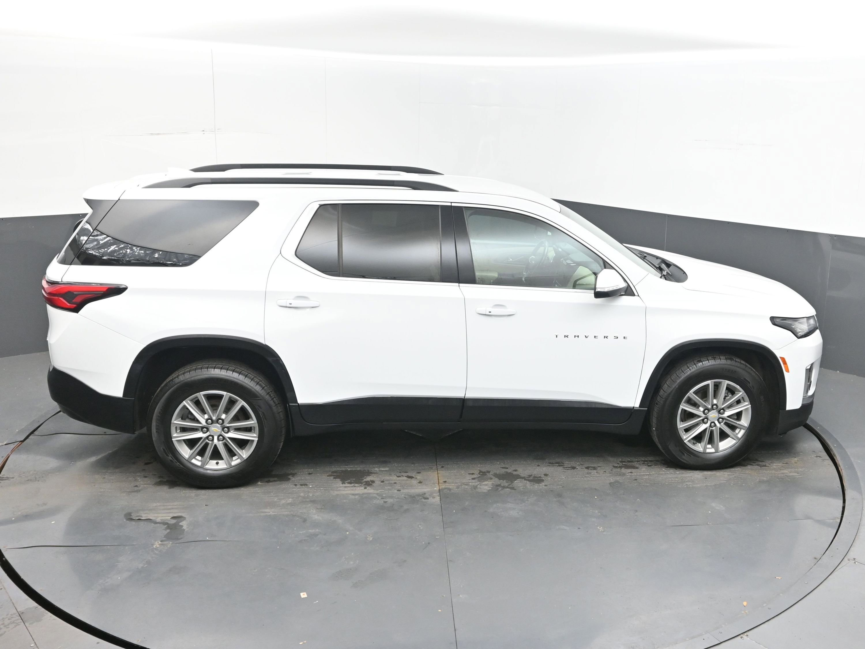Used 2022 Chevrolet Traverse LT AWD/4WD image 37