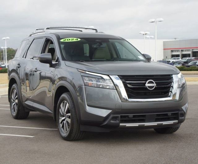 Used 2024 Nissan Pathfinder SL image 1