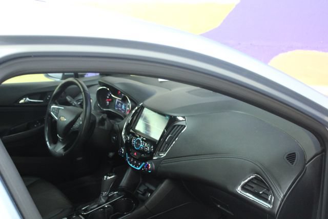 Used 2018 Chevrolet Cruze Premier w/ Premier True North Edition FWD image 12