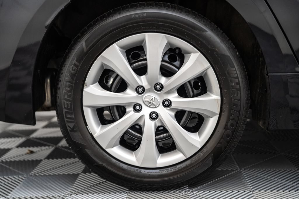 Certified 2025 Toyota Corolla LE FWD image 15