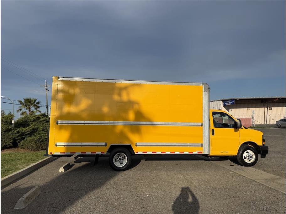 Used 2020 GMC Savana 3500 Extended w/ Driver Convenience Package image 3