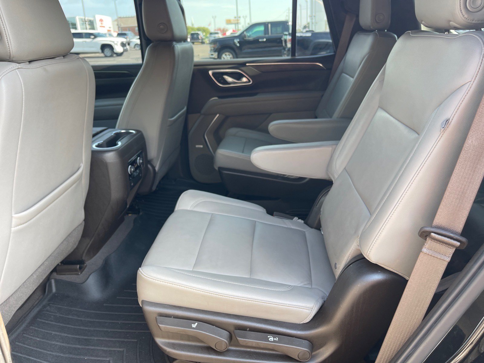 Used 2021 Chevrolet Tahoe Z71 w/ Z71 Off-Road Package AWD/4WD image 12