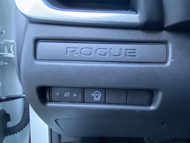 Used 2023 Nissan Rogue S image 12