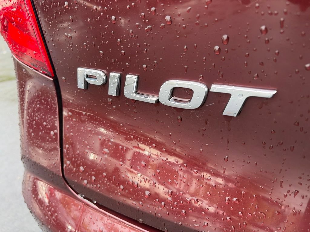 Used 2018 Honda Pilot Touring image 10