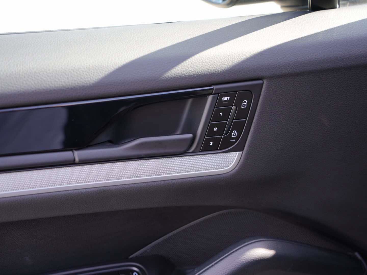 Used 2024 Porsche Cayenne image 16