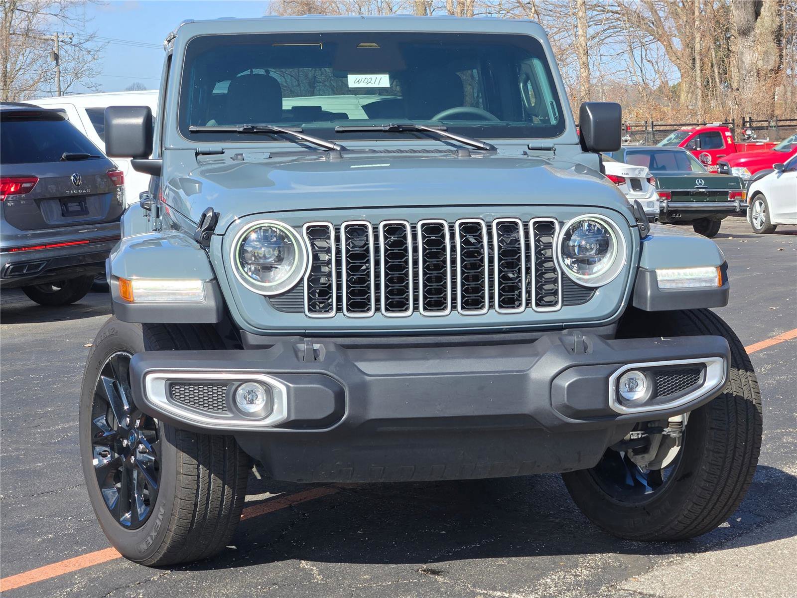 Used 2025 Jeep Wrangler Sahara AWD/4WD image 3