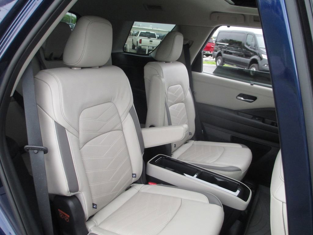 Used 2022 Nissan Pathfinder Platinum w/ Lighting Package (N93) AWD/4WD image 25