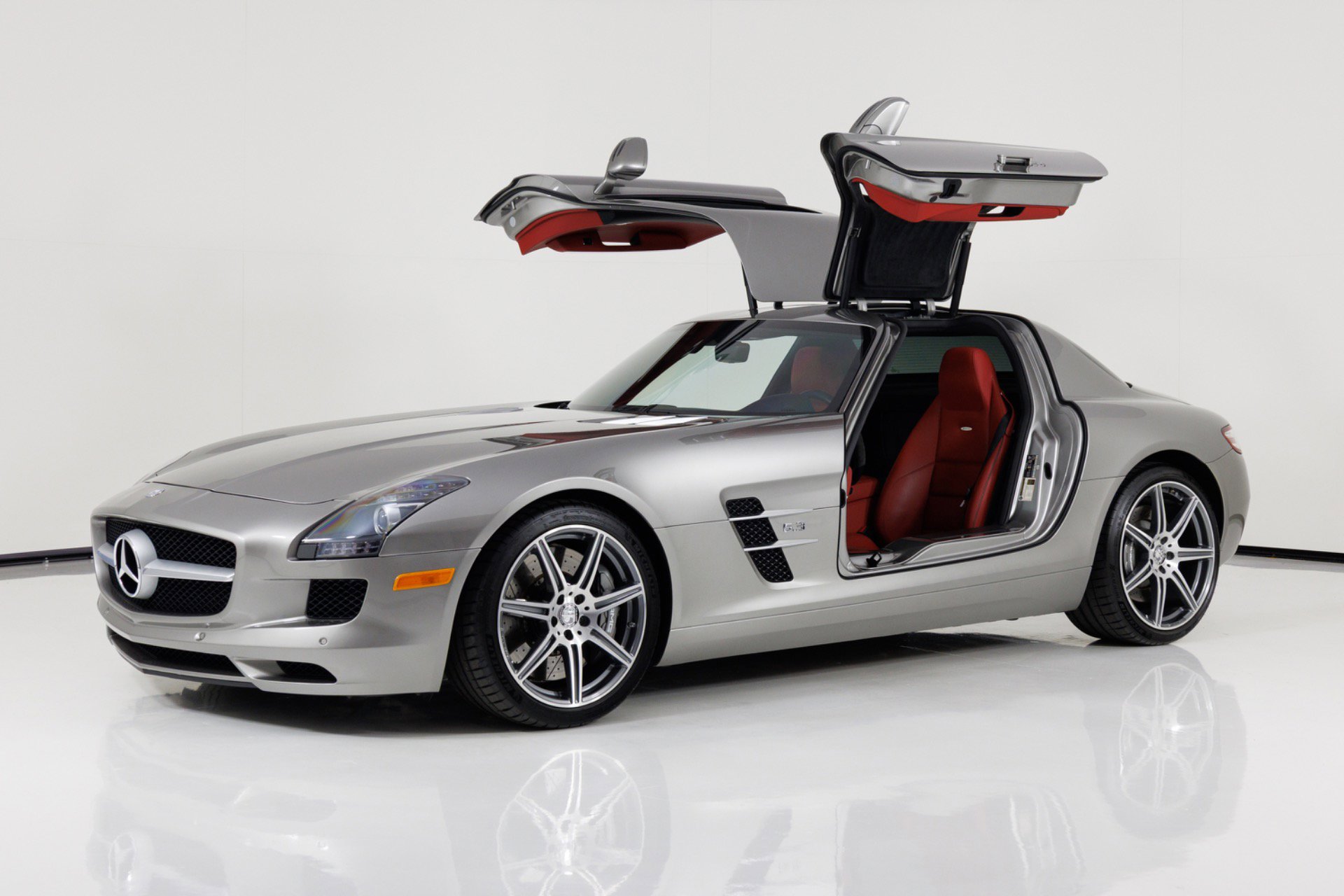 Used 2011 Mercedes-Benz SLS AMG Coupe image 9