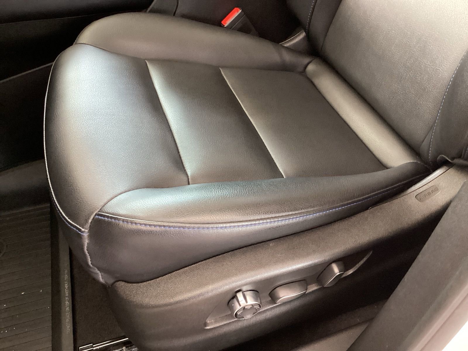 Used 2024 Cadillac XT4 Sport w/ Technology Package image 12