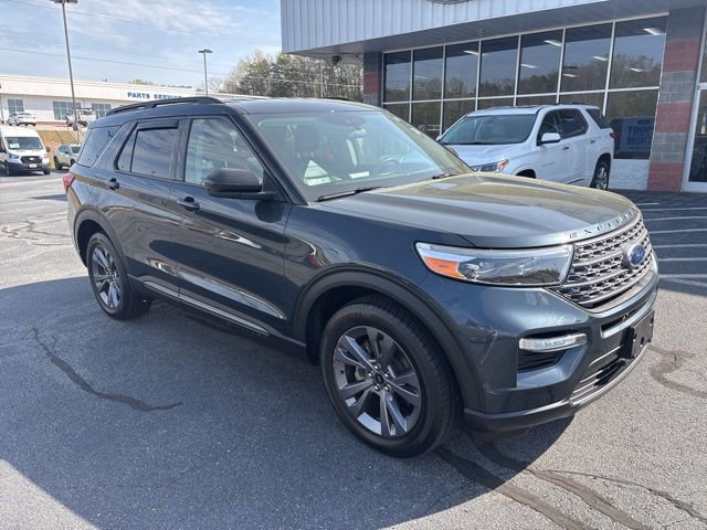 Used 2023 Ford Explorer XLT w/ Equipment Group 202A image 3
