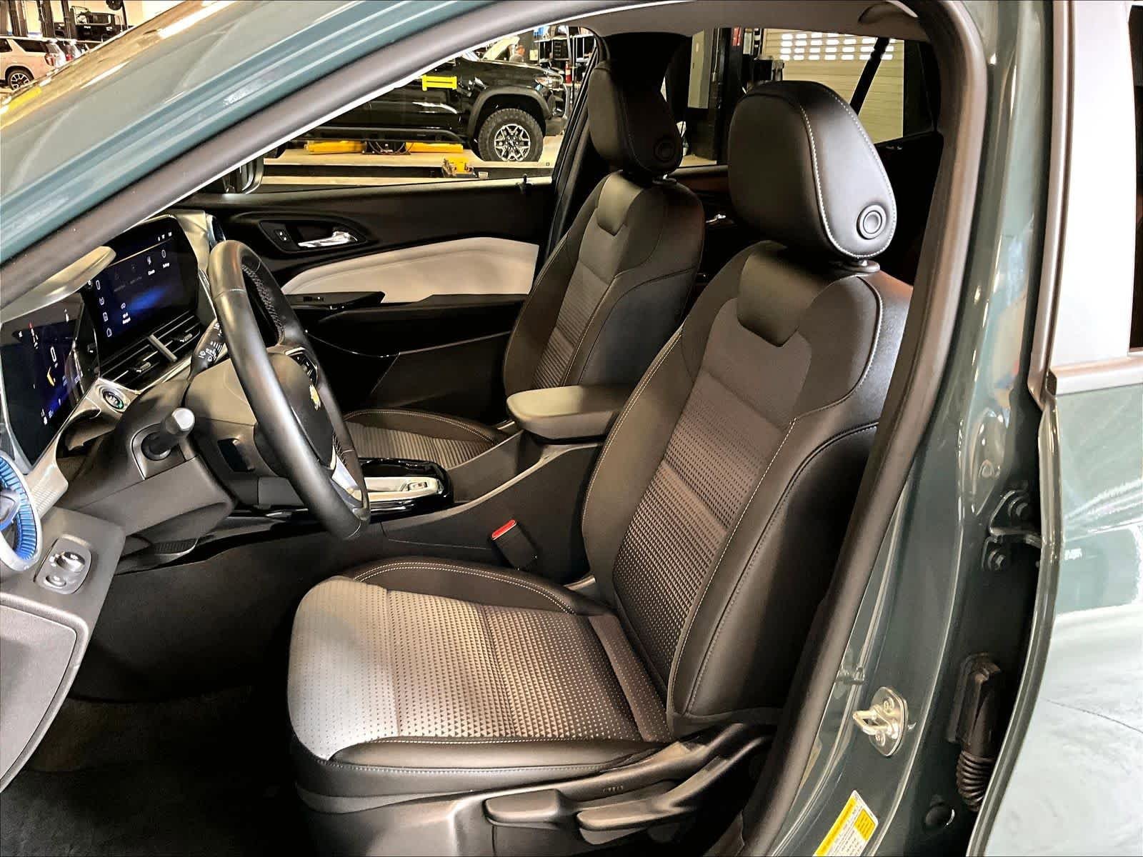 Used 2025 Chevrolet Trax LT w/ Driver Confidence Package FWD image 10