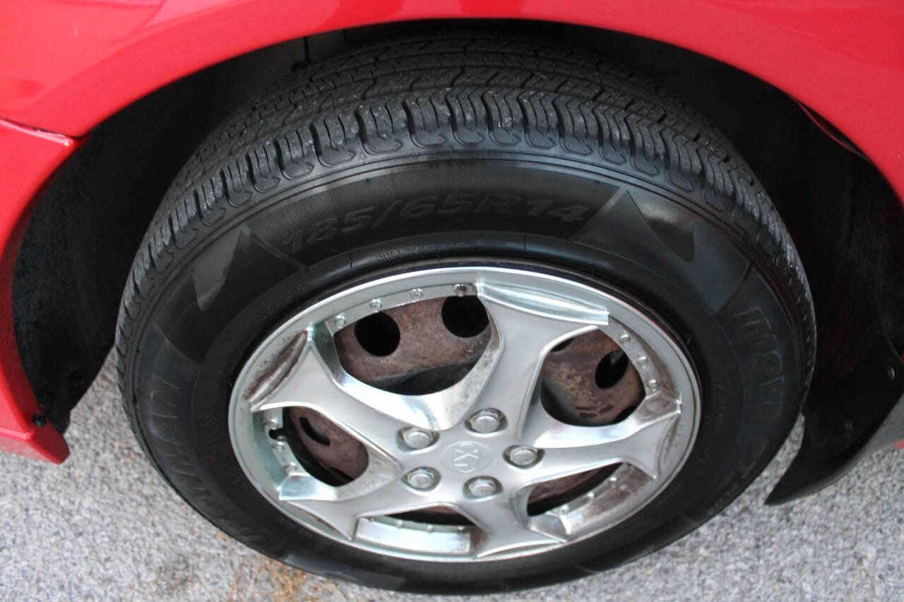 Used 2004 Ford Focus LX FWD image 12