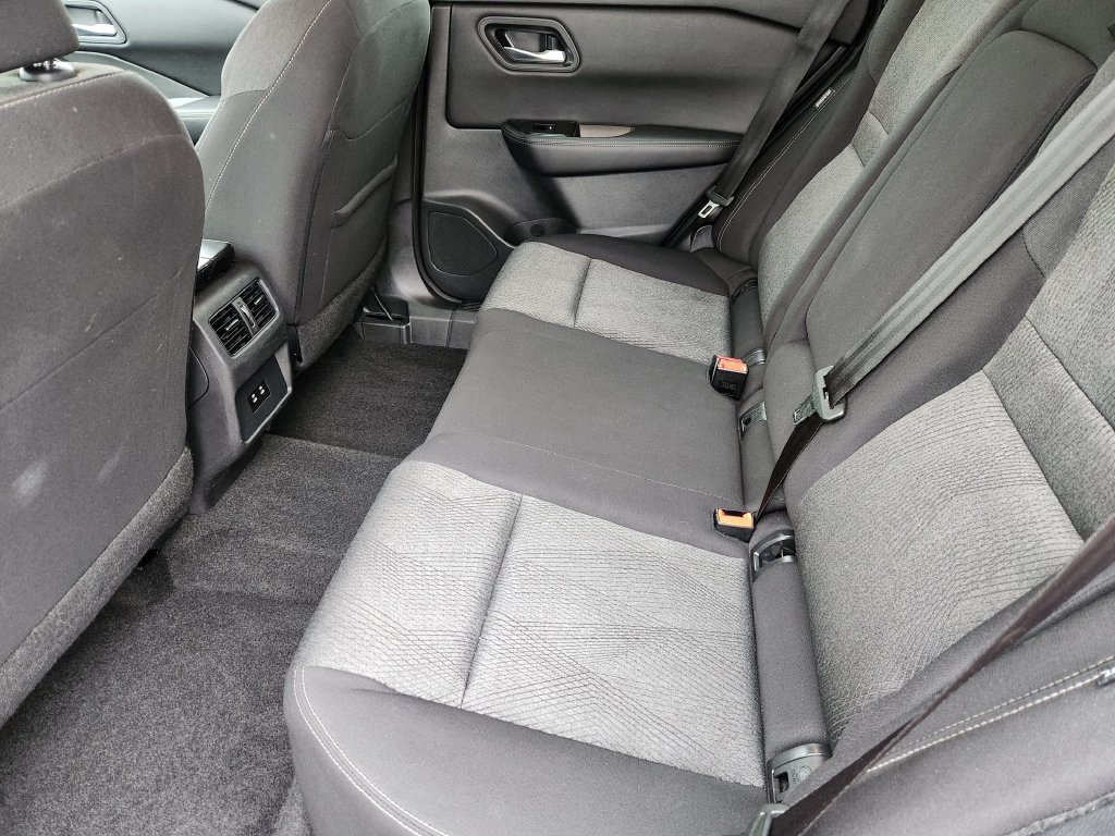 Used 2025 Nissan Rogue SV AWD/4WD image 19