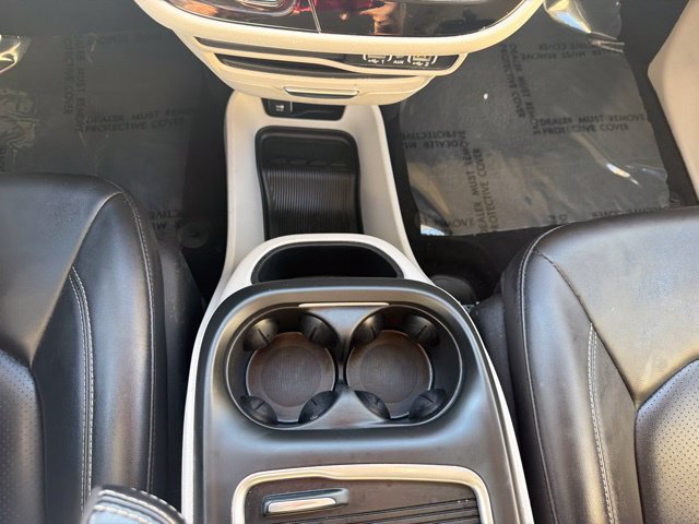 Used 2024 Chrysler Pacifica Touring-L FWD image 31