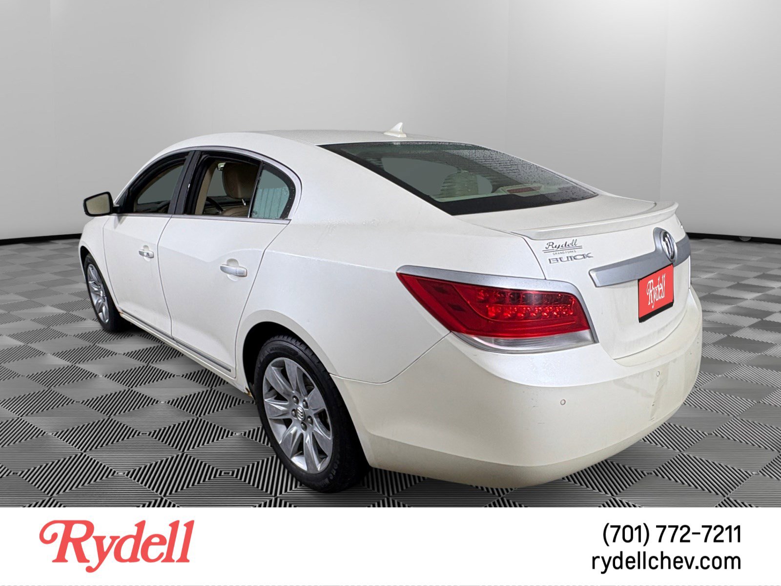 Used 2011 Buick LaCrosse CXL w/ Driver Confidence Package image 3