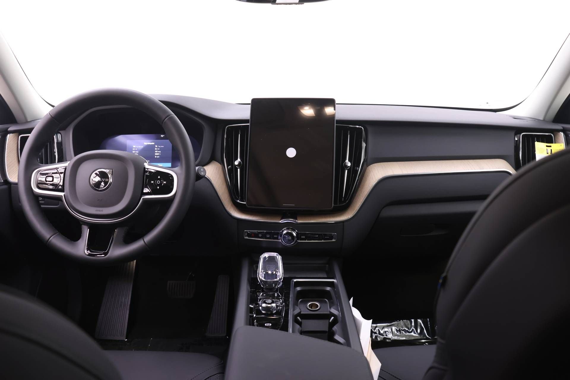 New 2026 Volvo XC60 B5 Plus w/ Protection Package Premier AWD/4WD image 8