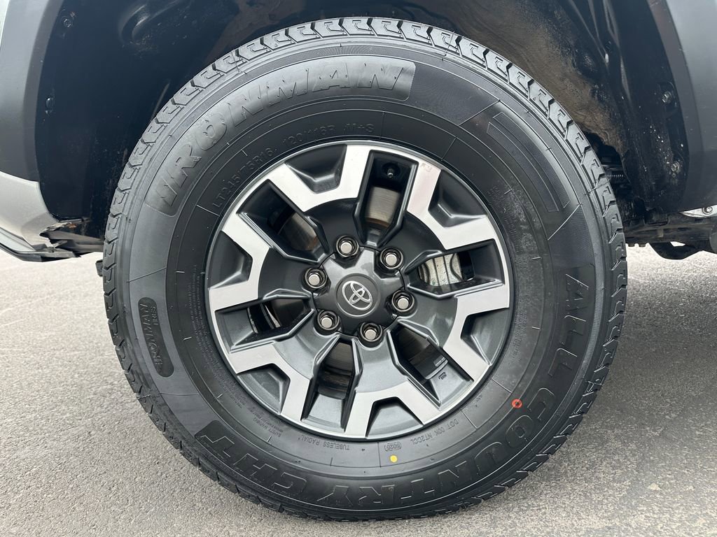 Used 2023 Toyota Tacoma TRD Off-Road w/ TRD Premium Off Road Package AWD/4WD image 11