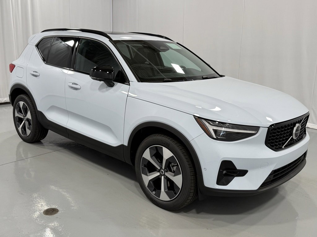 New 2026 Volvo XC40 B5 Plus w/ Protection Package Premier image 4