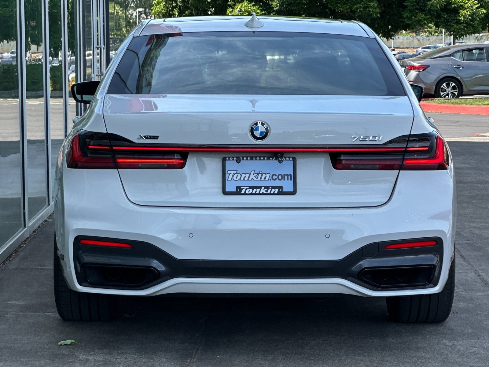 Used 2020 BMW 750i xDrive w/ M Sport Package AWD/4WD image 4