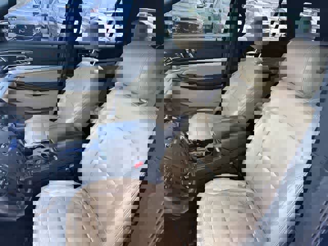 Used 2017 Ford Explorer XLT w/ Equipment Group 202A image 3