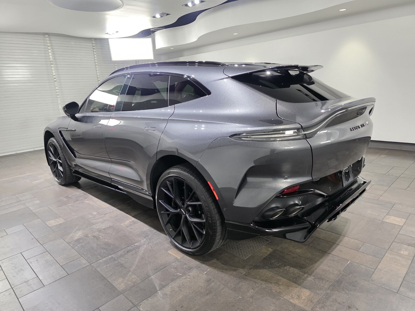 Used 2025 Aston Martin DBX 707 AWD/4WD image 2
