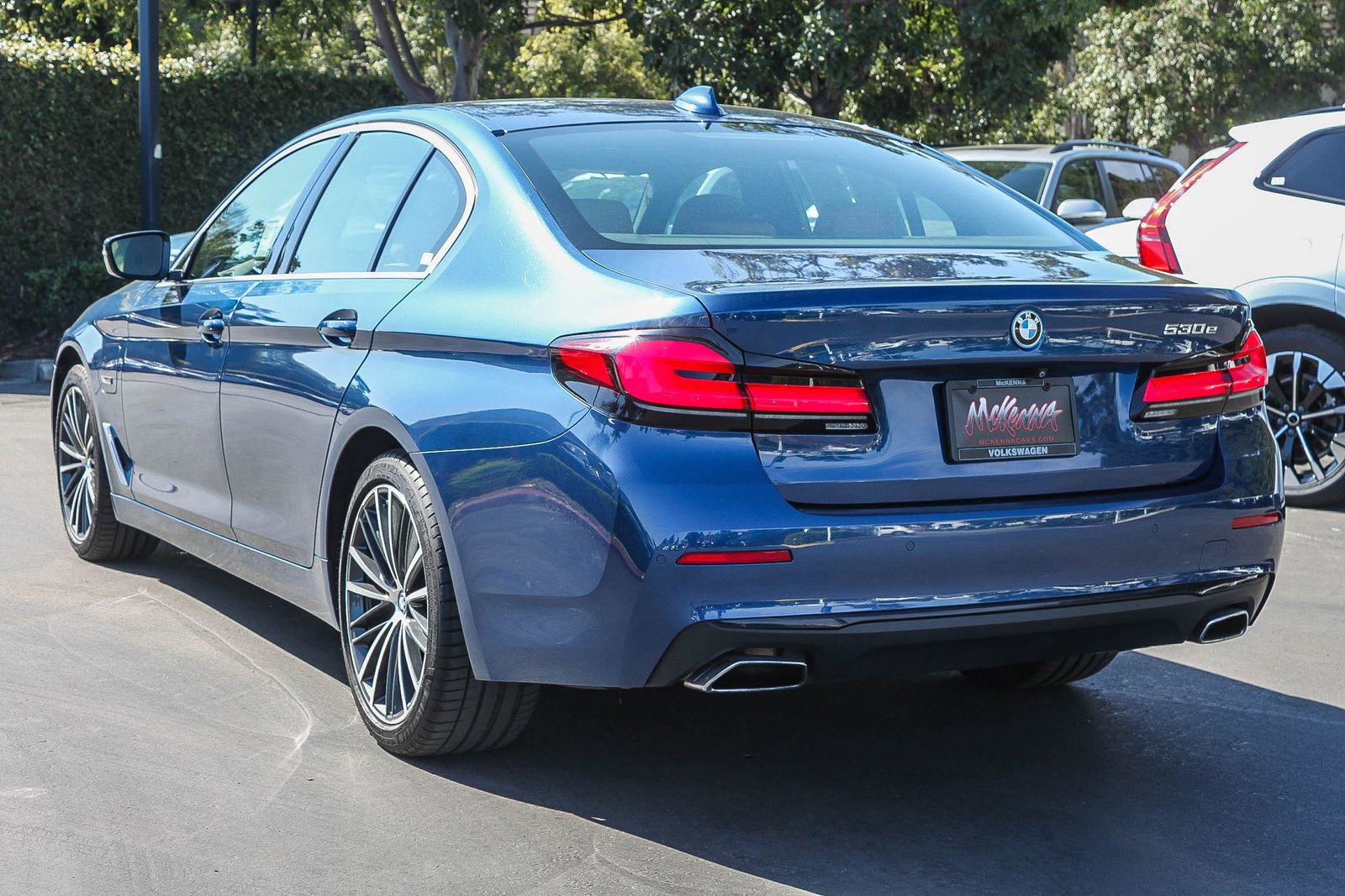 Used 2022 BMW 530e w/ Premium Package image 8