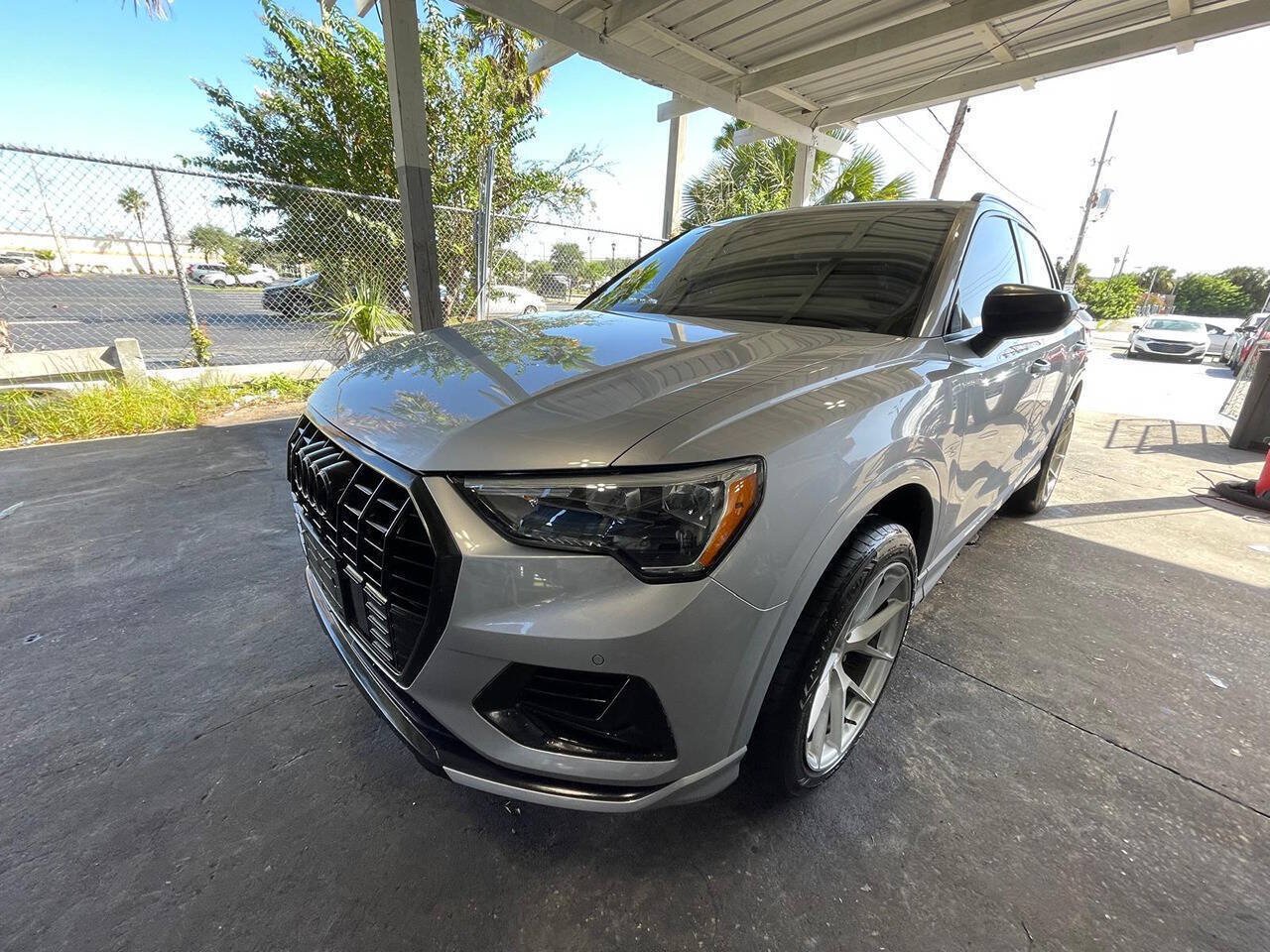 Used 2020 Audi Q3 2.0T Premium w/ Convenience Package AWD/4WD image 2
