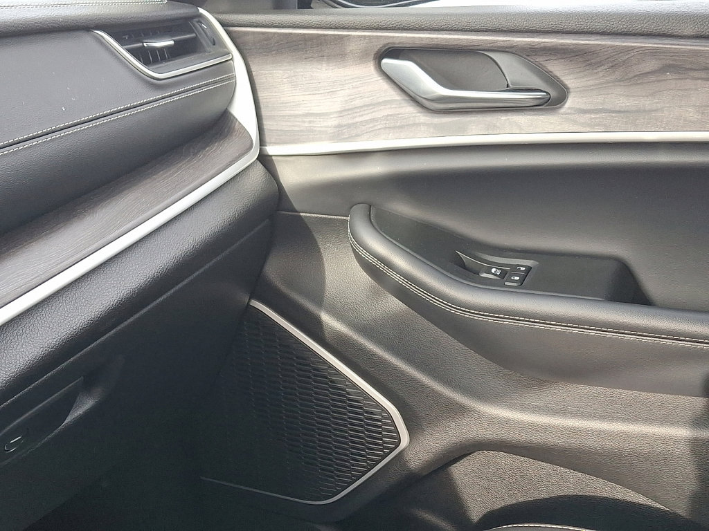 Used 2021 Jeep Grand Cherokee L Limited image 31