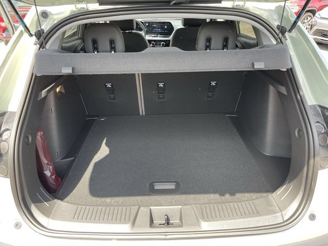 New 2026 Chevrolet Trax ACTIV w/ Sunroof Package FWD image 23