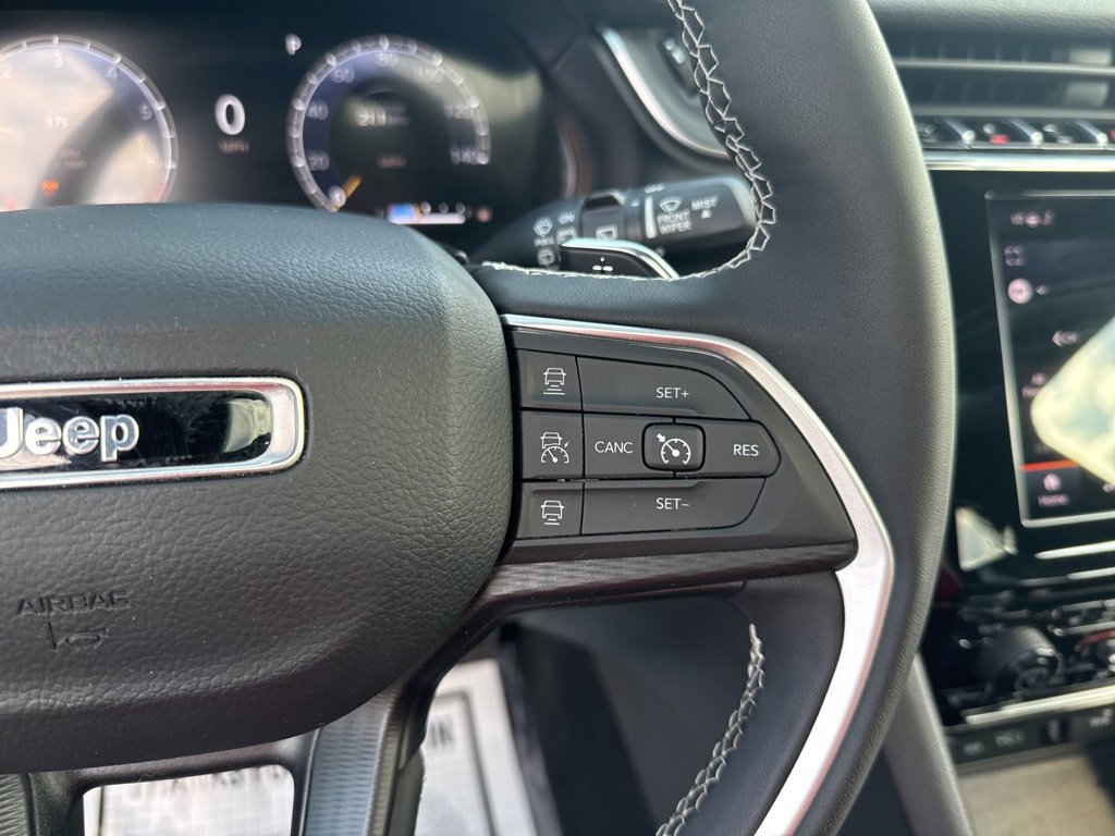 Used 2024 Jeep Grand Cherokee Altitude image 17