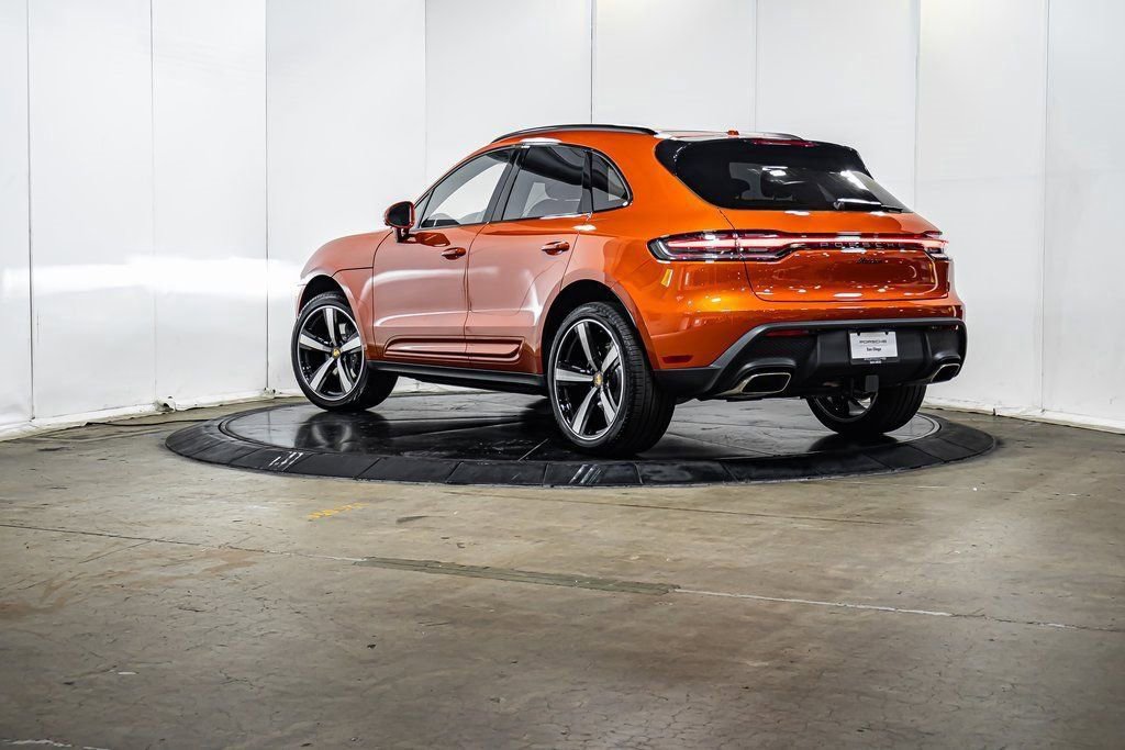 Used 2025 Porsche Macan image 3