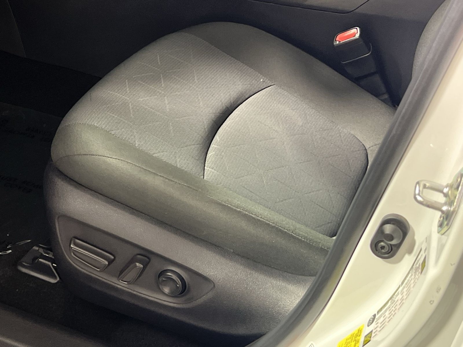 Used 2025 Toyota RAV4 XLE AWD/4WD image 14