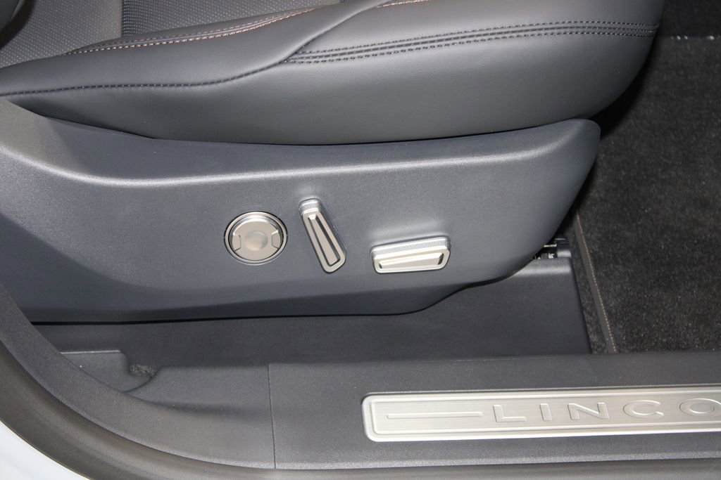 New 2026 Lincoln Nautilus Premier image 27