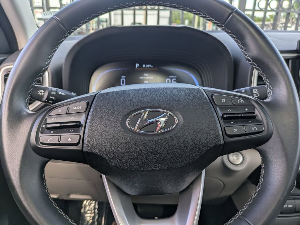 Used 2025 Hyundai Venue SEL FWD image 21