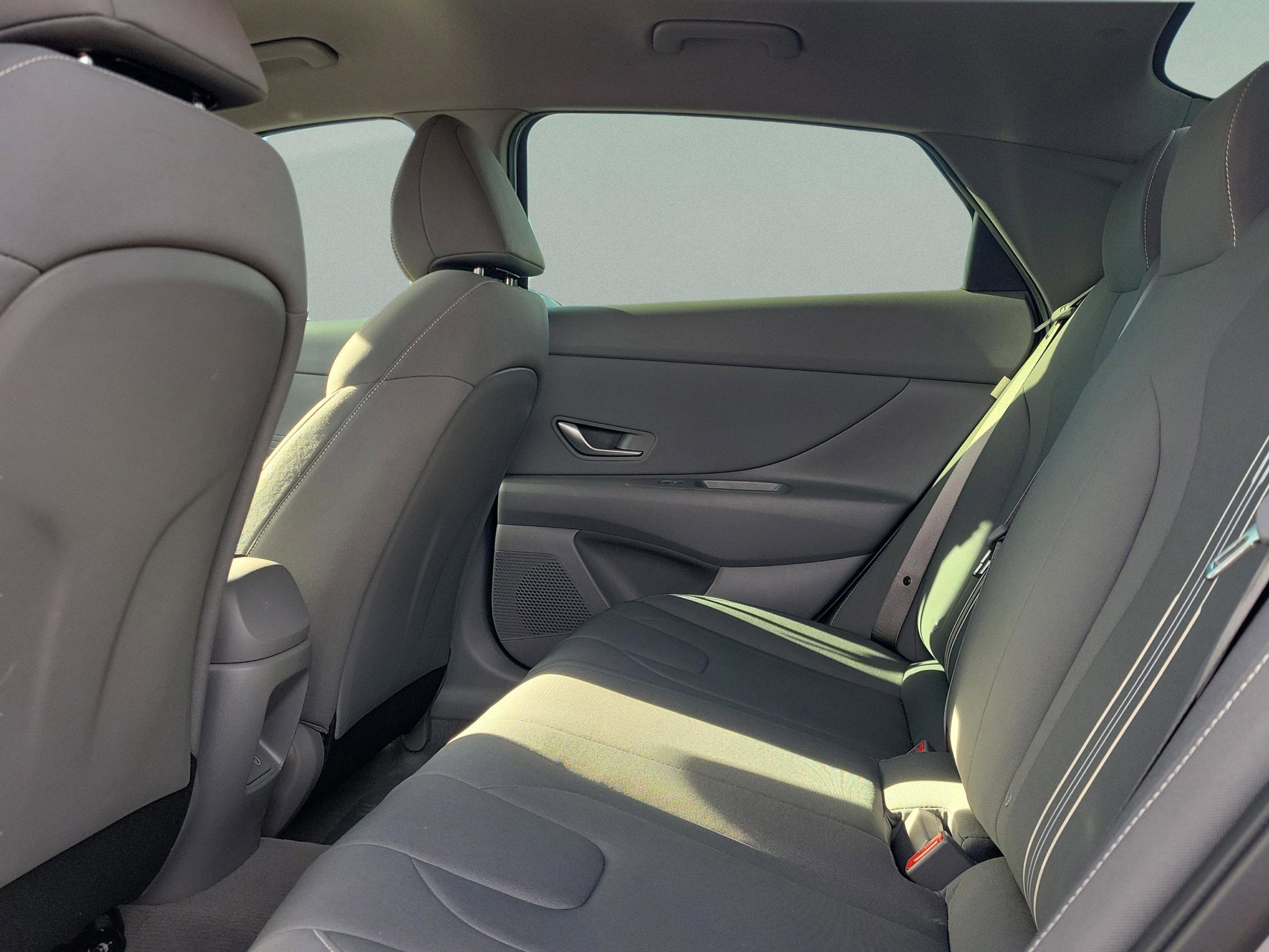 Used 2025 Hyundai Elantra Sport image 5