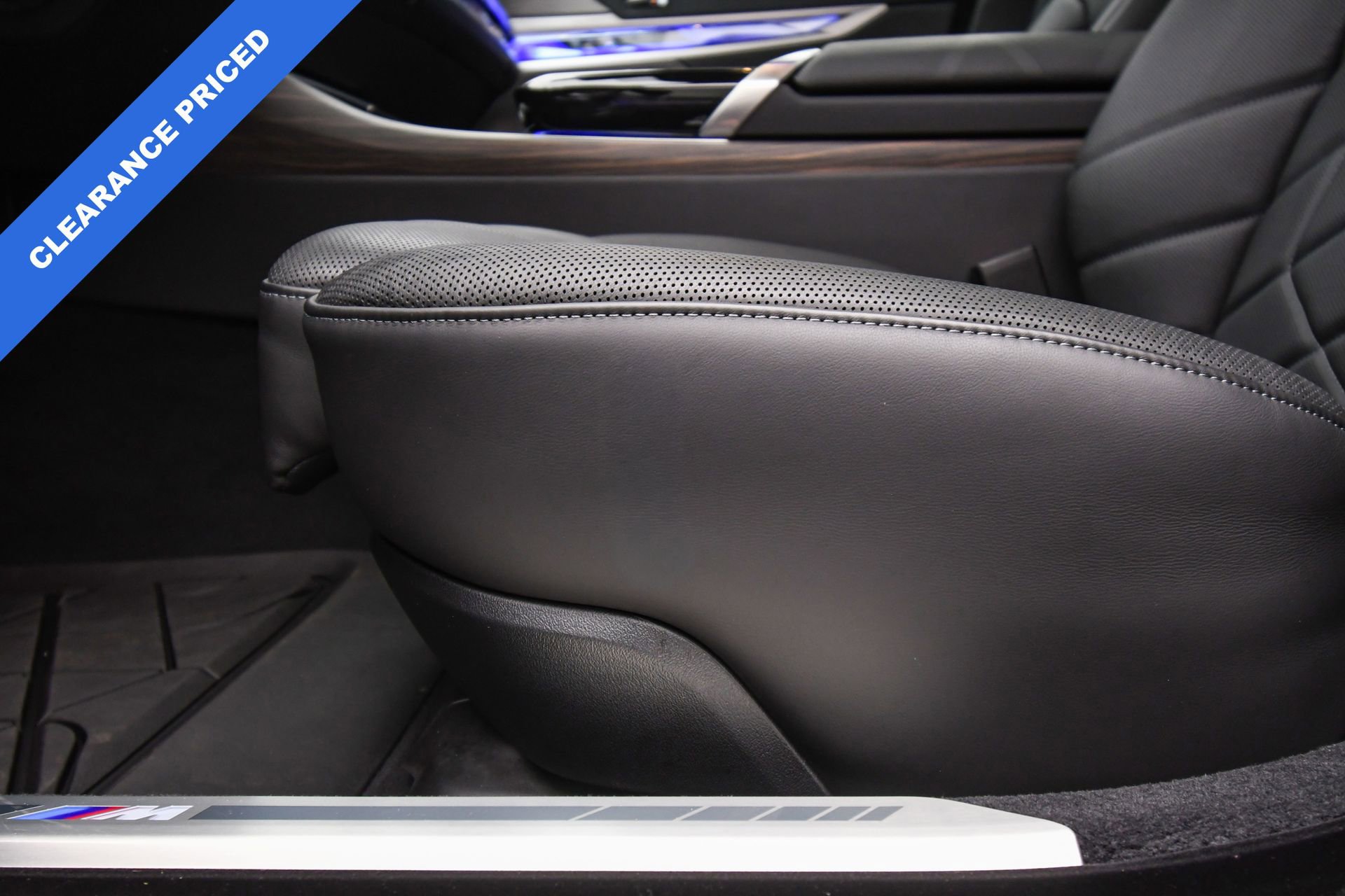 Used 2024 BMW 760i xDrive w/ Premium Package 2 image 42