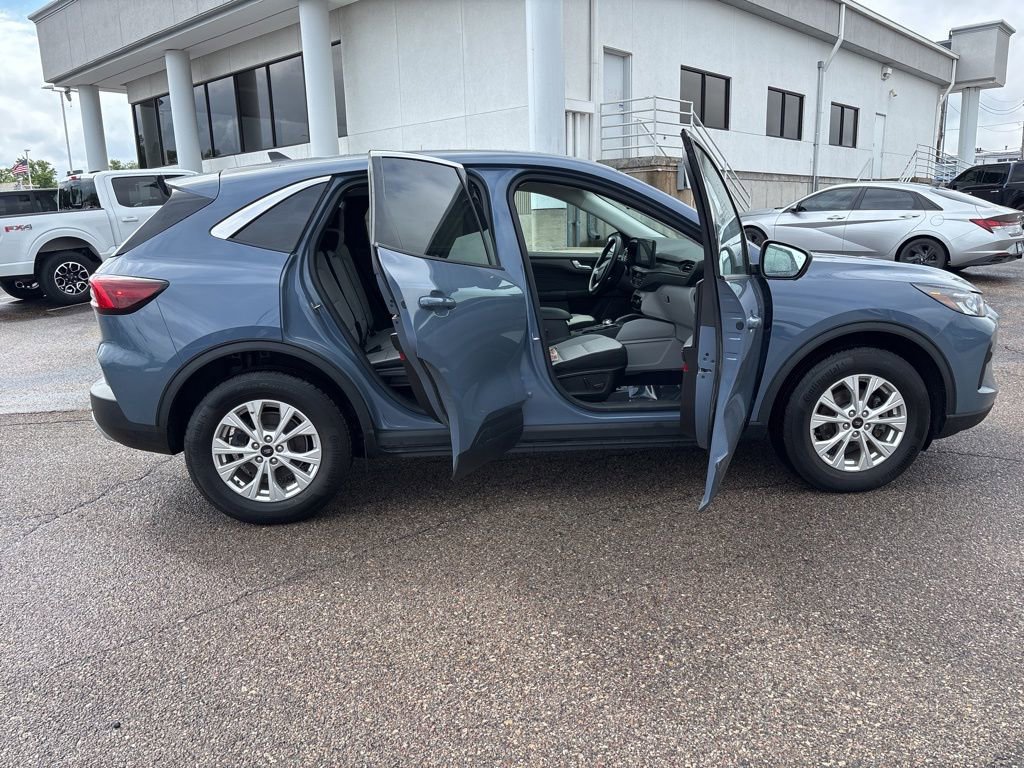 Used 2023 Ford Escape Active w/ Tech Pack #2 AWD/4WD image 8