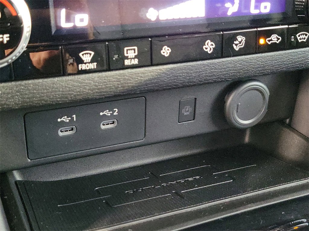 New 2025 Mitsubishi Outlander SE image 23