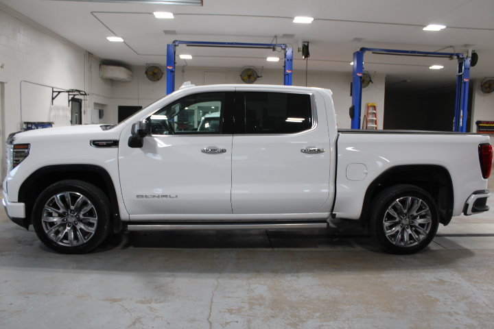 Used 2024 GMC Sierra 1500 Denali w/ Denali Reserve Package AWD/4WD image 6