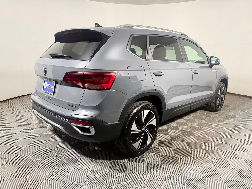 Used 2023 Volkswagen Taos SE w/ Panoramic Sunroof Package AWD/4WD image 8