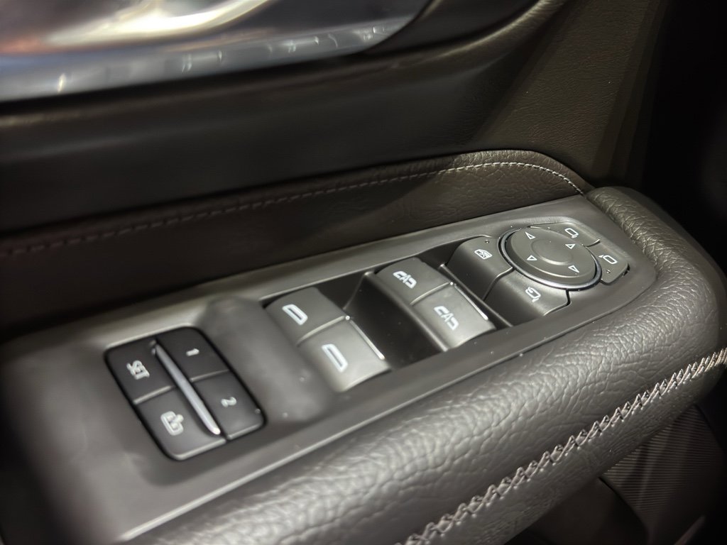 Used 2024 GMC Yukon XL Denali image 36