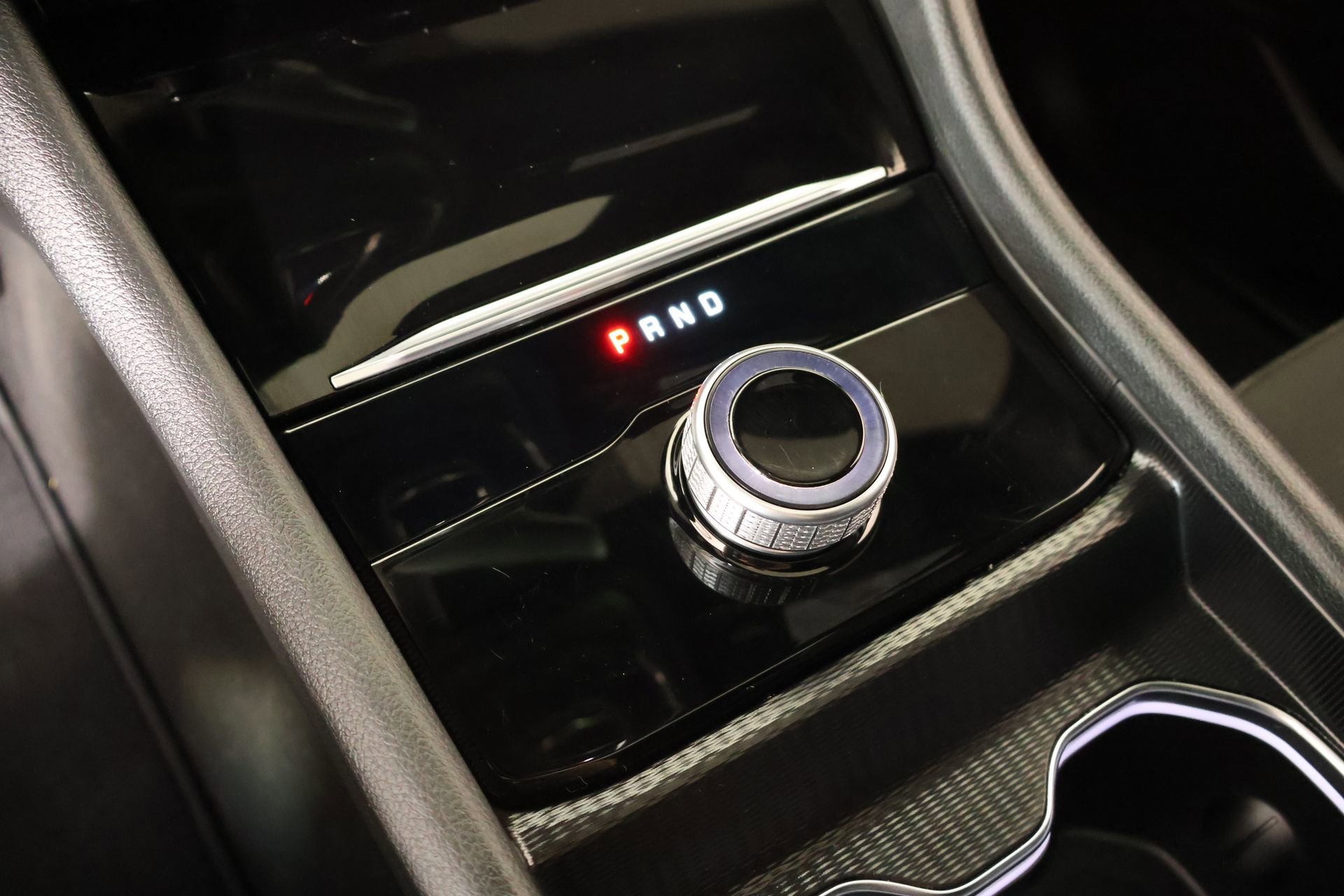 Used 2025 Jeep Grand Cherokee L Laredo RWD image 7