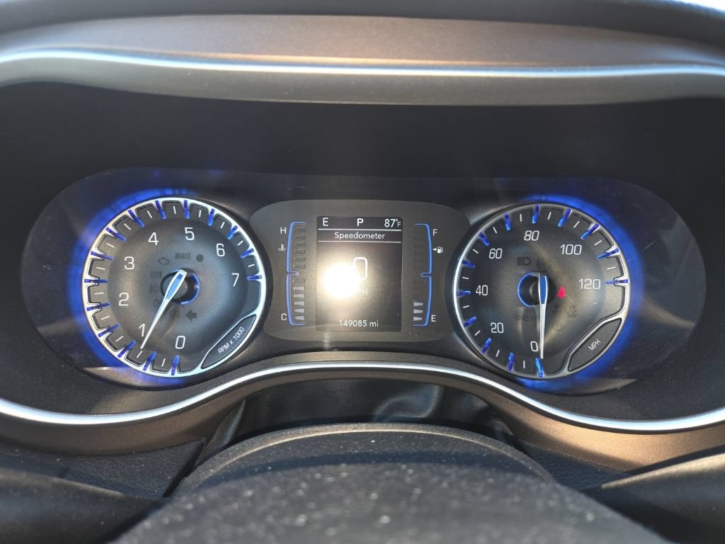 Used 2018 Chrysler Pacifica Touring w/ Tire & Wheel Group FWD image 15